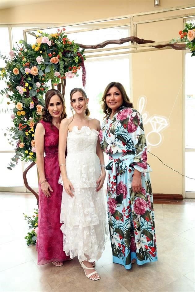 María Teresa Lozano de Martínez, María Teresa Martínez y Moraima Neri de Valdivia