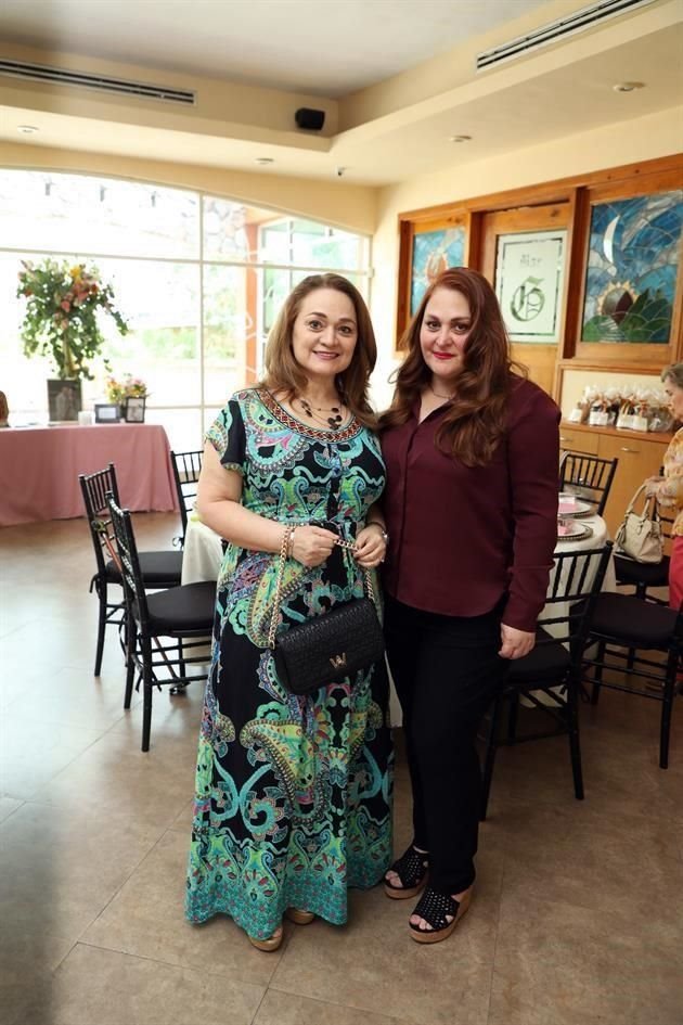 Adela González y Leticia González