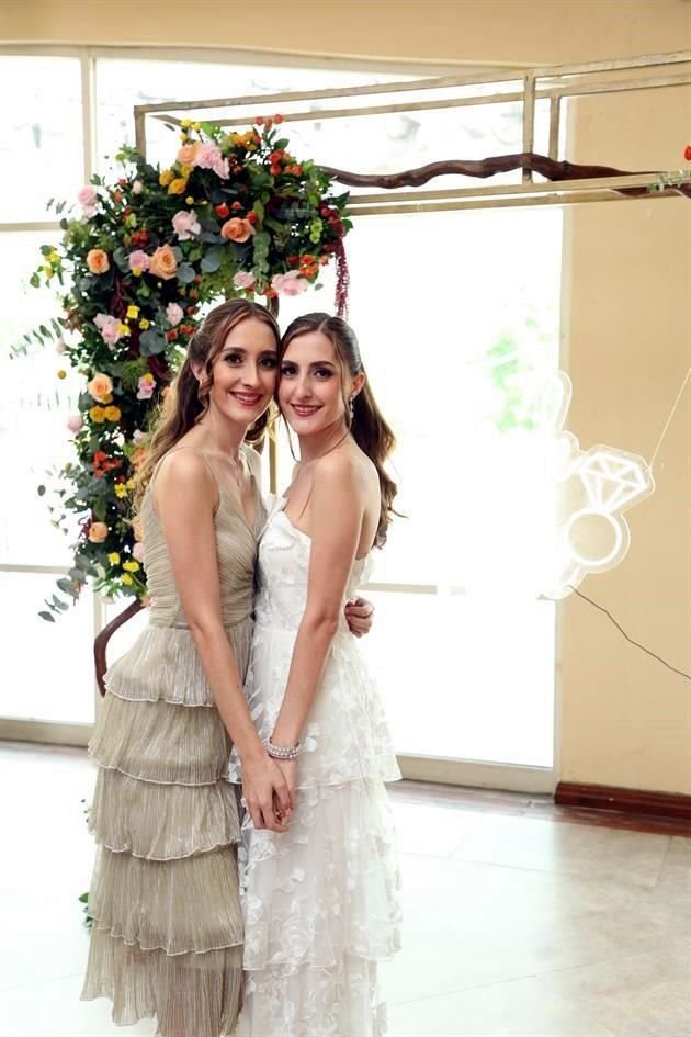 Fernanda Martínez y María Teresa Martínez