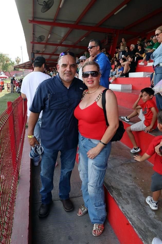 Adriana Treviño y Gerardo Cedeño