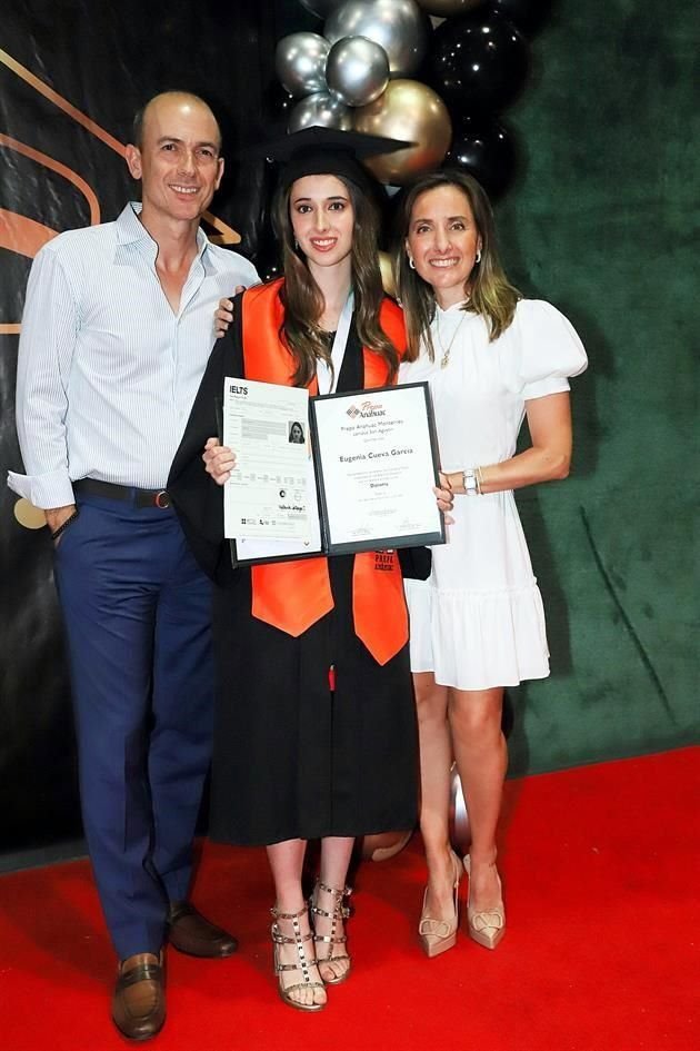 Andrés Cueva, Eugenia Cueva García y Martha García de Cueva