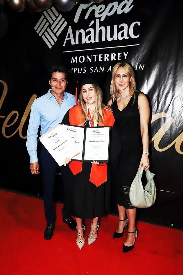 Abraham Freeman, Isabella Freeman Cortés y Silvia Cortés de Freeman