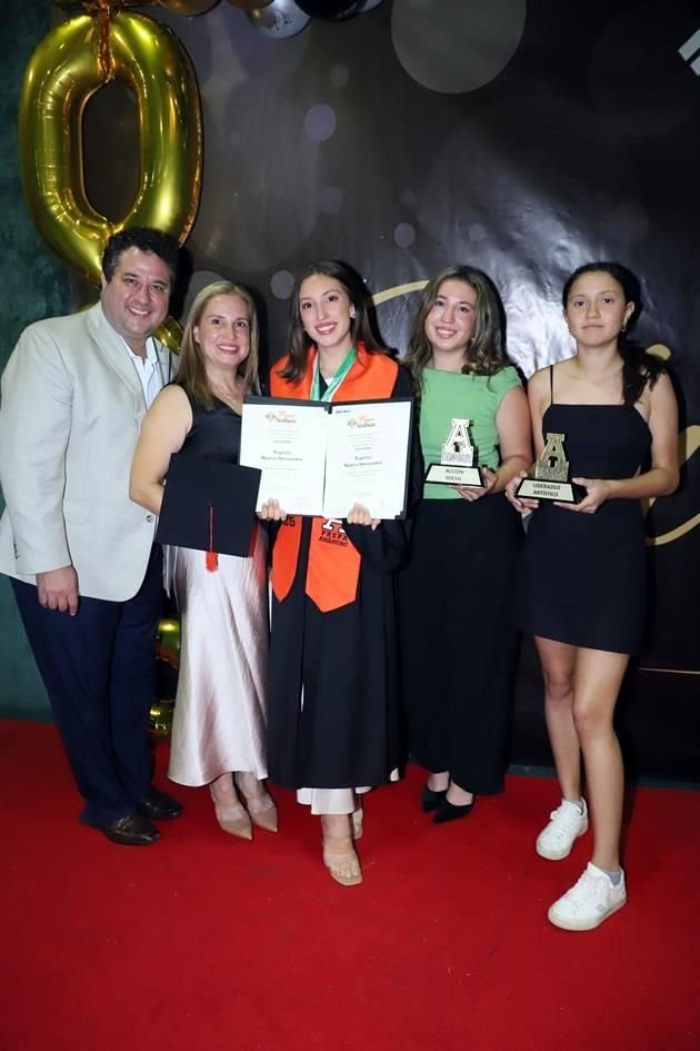 Héctor Nájera, Catalina Hernández, Eugenia Nájera, Regina Nájera y Roberta Nájera