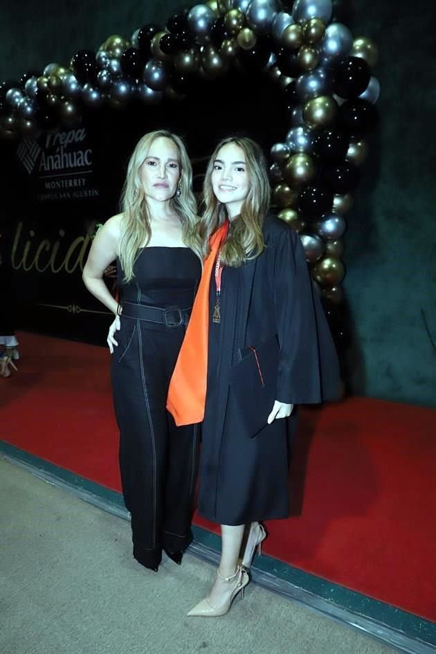 Verónica Delgado de Rodríguez y Renata Rodríguez