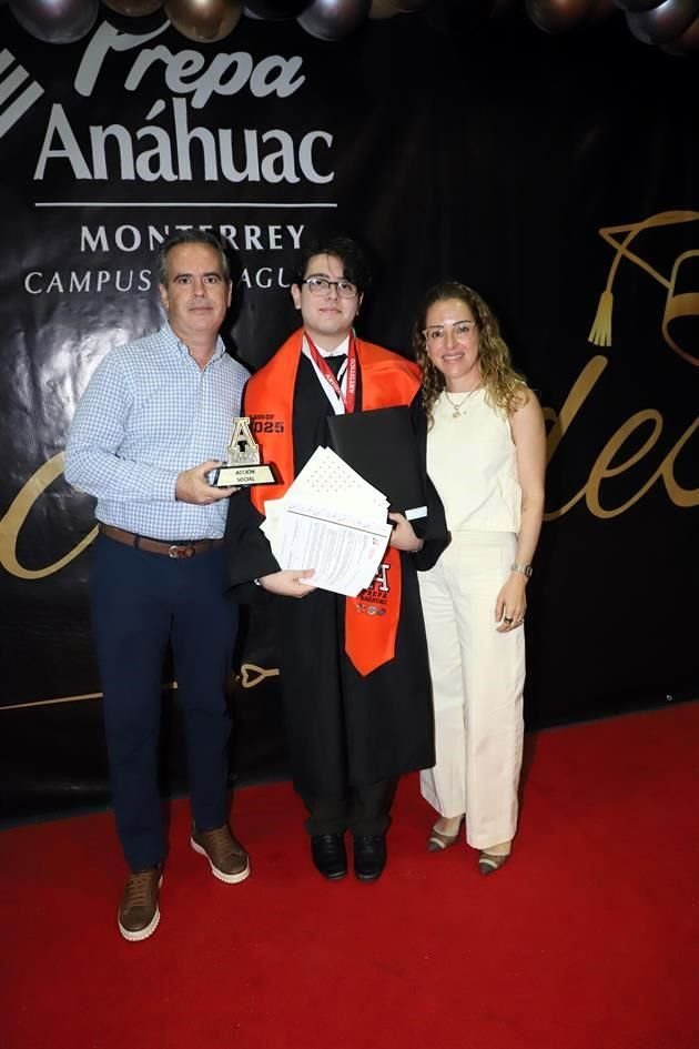 Federico López, Diego López y Milagros Hernández