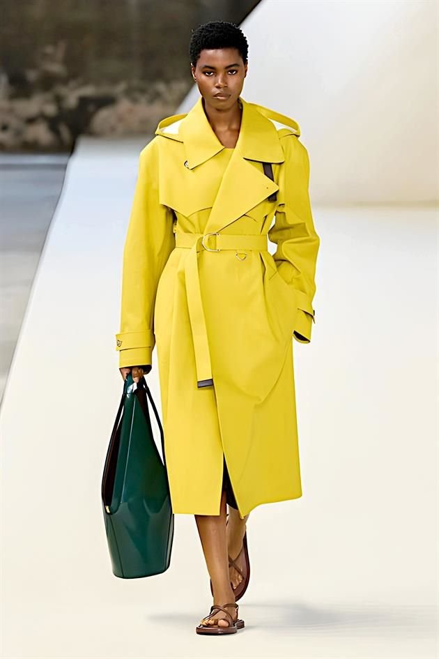 Gabardinas renovadas para la lluvia: cortes modernos, colores vibrantes y materiales resistentes para brillar en cada chaparrón.