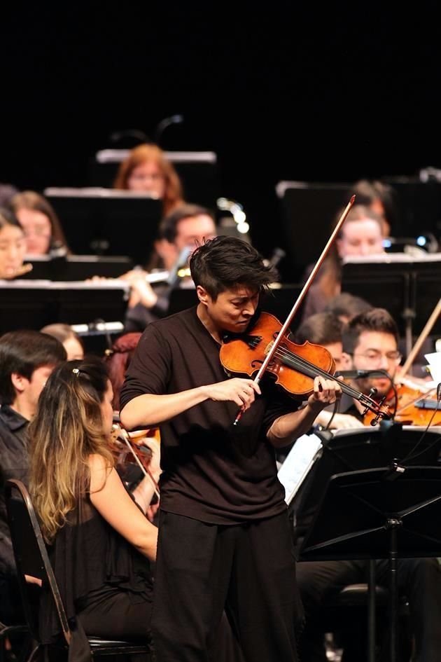 Le violoniste Yang a suivi avec « For a Younger Self » de l'Américain Kris Bowers, écrit comme un concerto pour violon et orchestre.