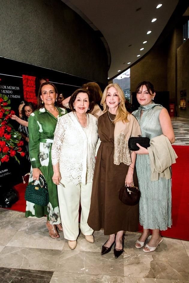 Sagrario Hinojosa Canales, Magdalena Garza de Herrera, Balbina Herrera de Medrano y Vera Medrano
