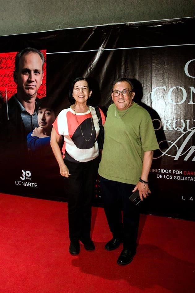 Cristina Flores y Armando González
