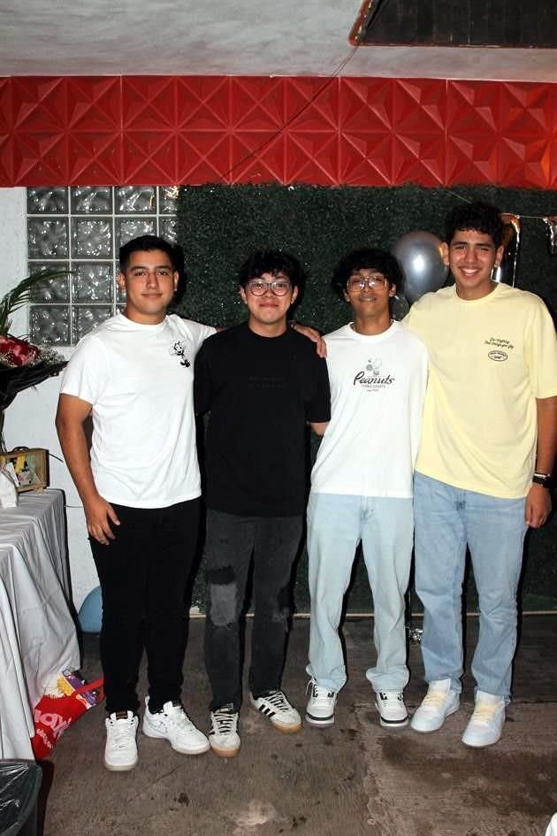 Isabella Facio celebró su 17 aniversario con una fiesta a la que asistieron sus mejores amigos.