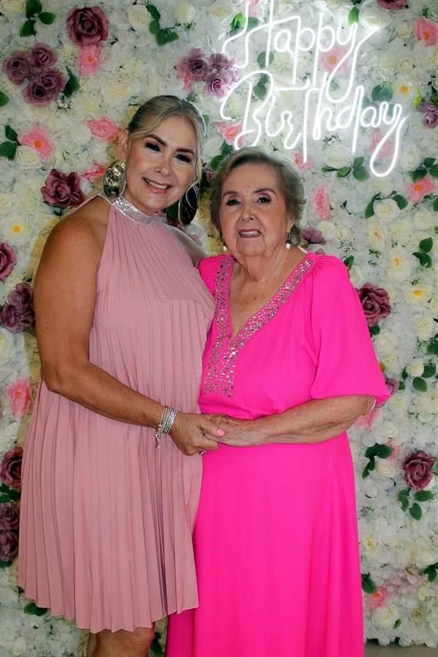 Mely Reséndez y Alicia Cabriales de Reséndez