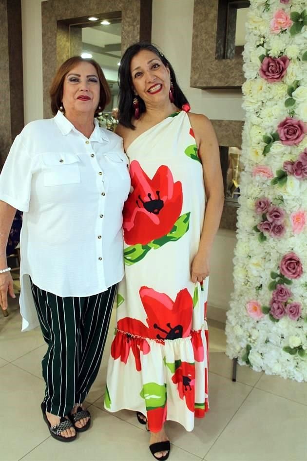 Martha Reséndez y Carmen Chapa