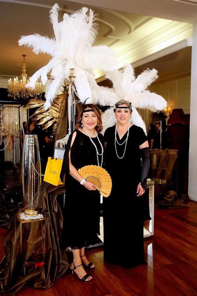 Carmen Treviño de Ballí y María Luisa Garza de Villarreal