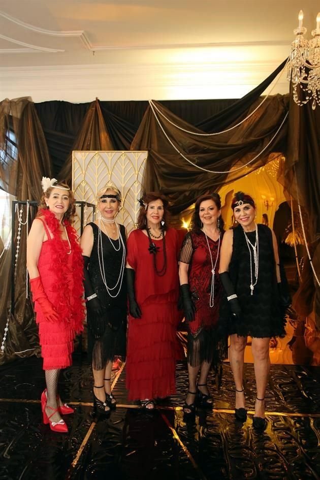Carmen Herrera, Lourdes González, Martha Morales de García, Maricela Guzmán y Paty García