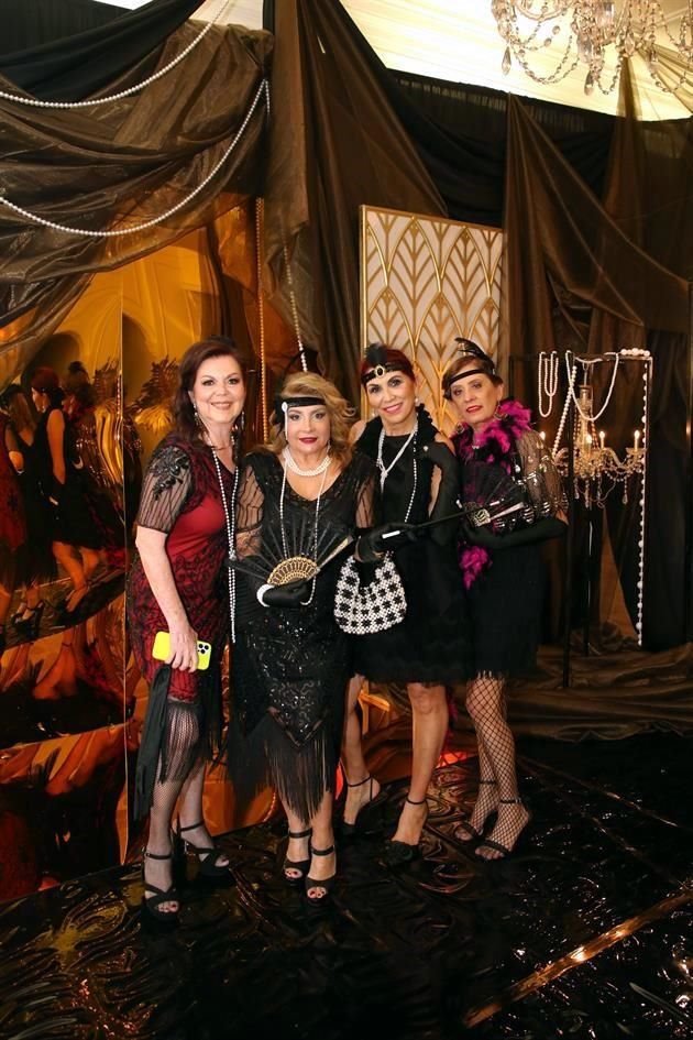 Maricela Guzmán, Claudia Chávez de García, Paty García y Bertha Martínez de Belden