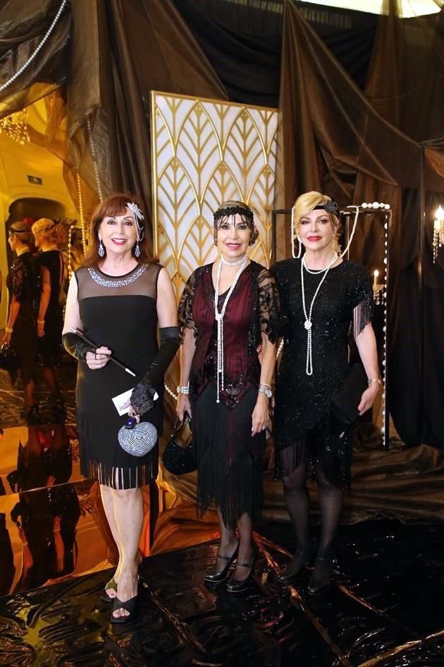 Doris Rosani, Magda García y Catalina Ibarra de Martínez
