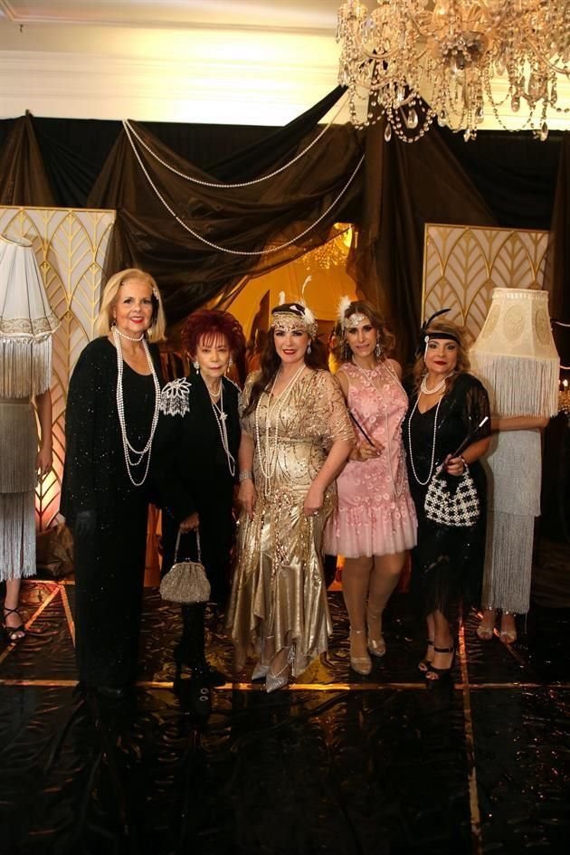 Katyna del Real, Lupina Vara de Mejía, Marlene Dávila de Rodríguez, Graciela Tancredi y Claudia Chávez