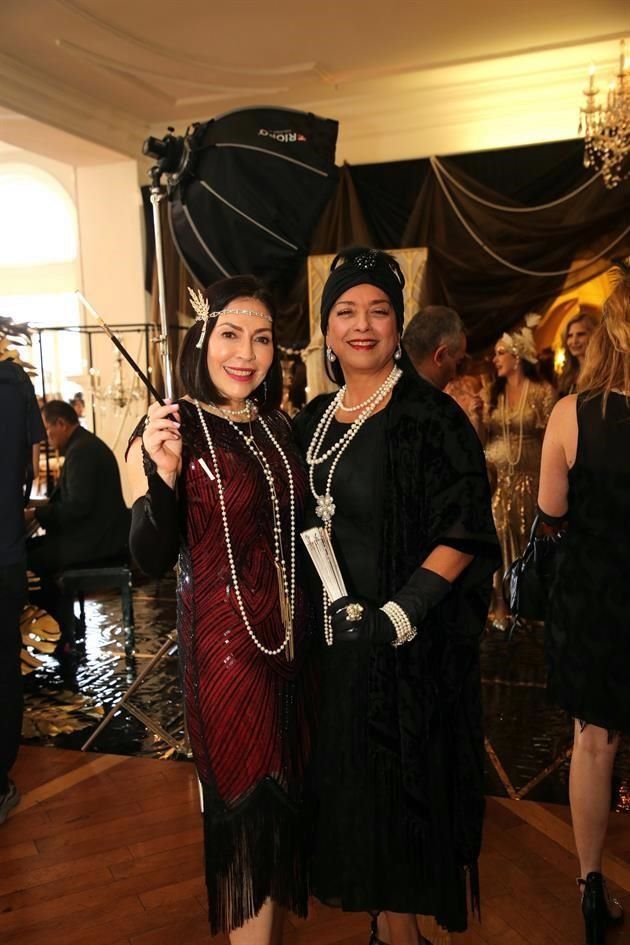Carolina Rangel de Palma y Mireya Montemayor de Pérez Salinas