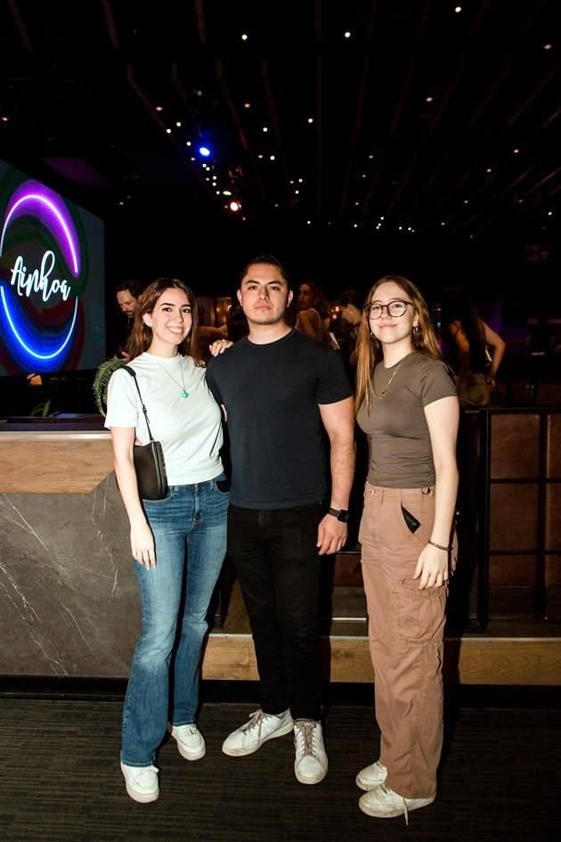 Roberta de Anda, Eduardo Martínez e Ivanna de Anda