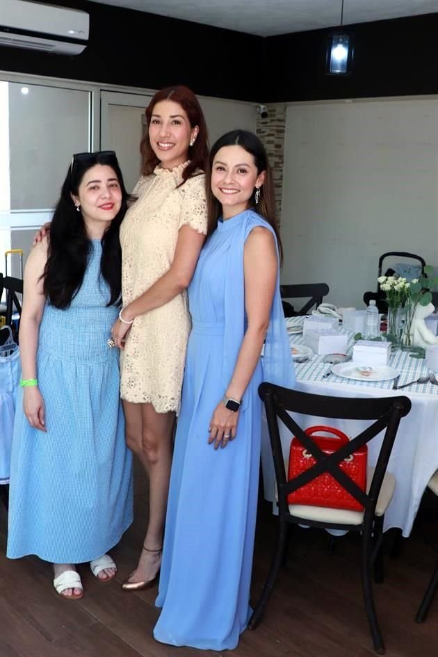 Gabriela Gracia, Aideé Anguiano y Claudia  Ramírez