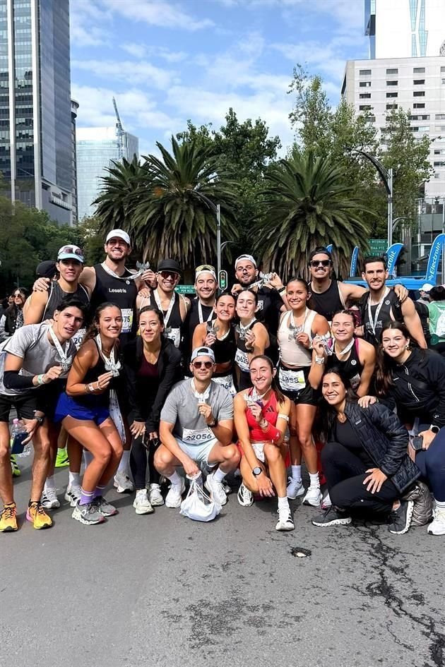El grupo de regios viajó a CDMX para correr los más de 21 kilómetros que conforman este evento.