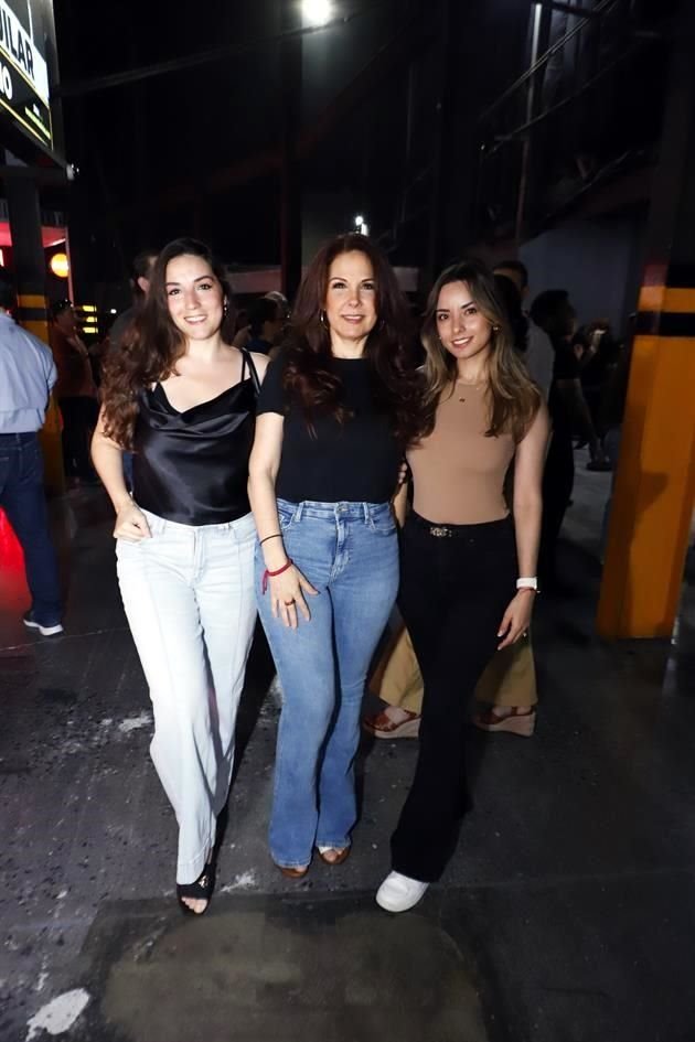 Abril González, Aidée González  y Mariel González
