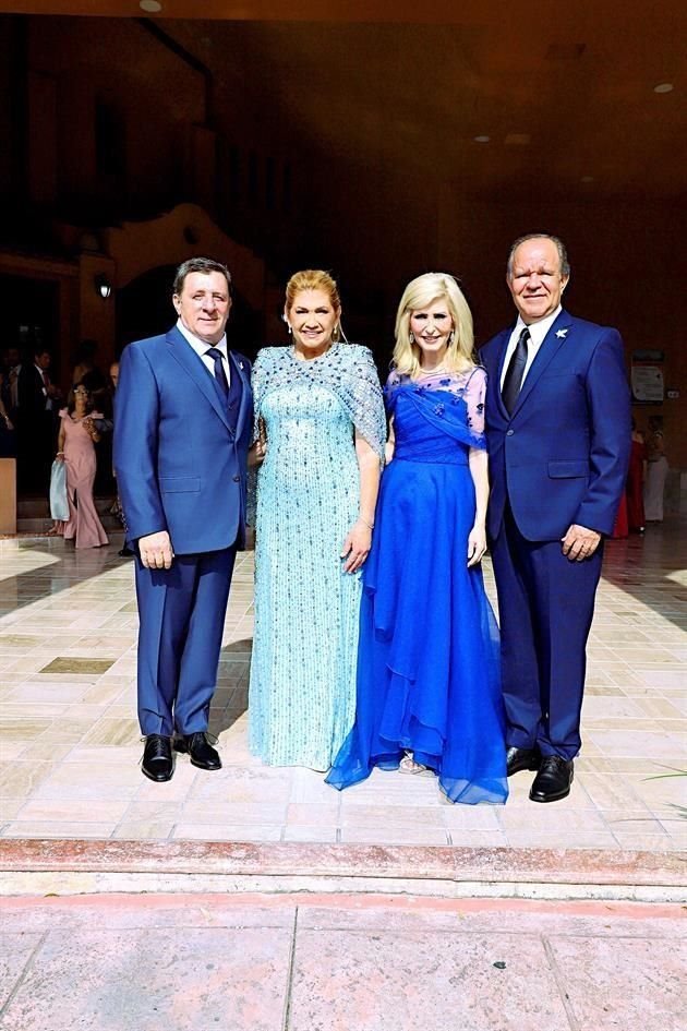 PAPÁS DE LOS NOVIOS. Fernando Martínez, Alicia González, Rosy Richer de Lamothe y Javier Lamothe