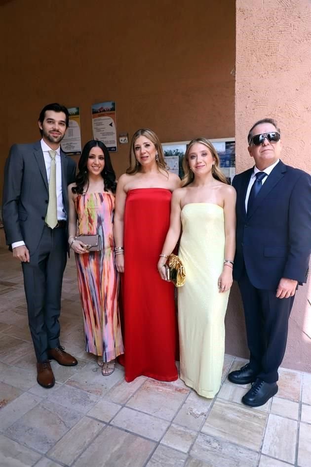 Raúl de la Garza, Valeria Luna, Alejandra Martínez de Luna, Isabella Luna y Víctor Luna