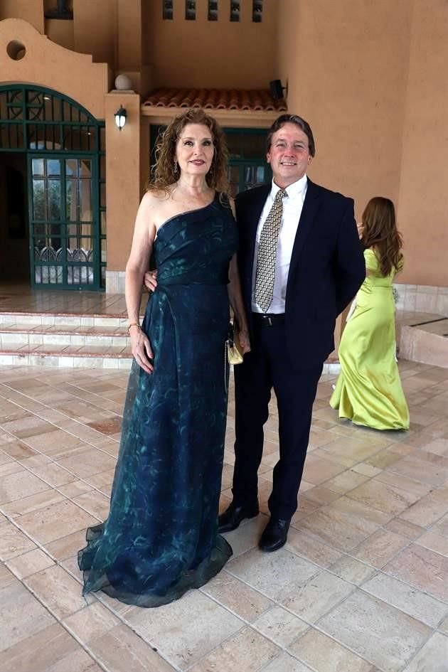 Doris González de Garza y Gerardo Garza