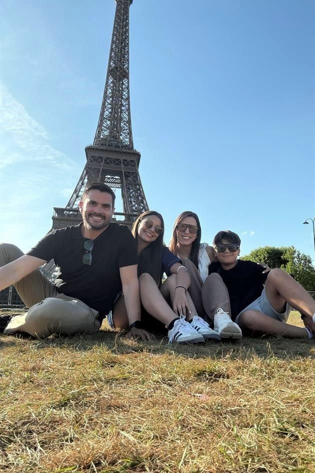 Edson Huerta y Susy Ábrego con su familia