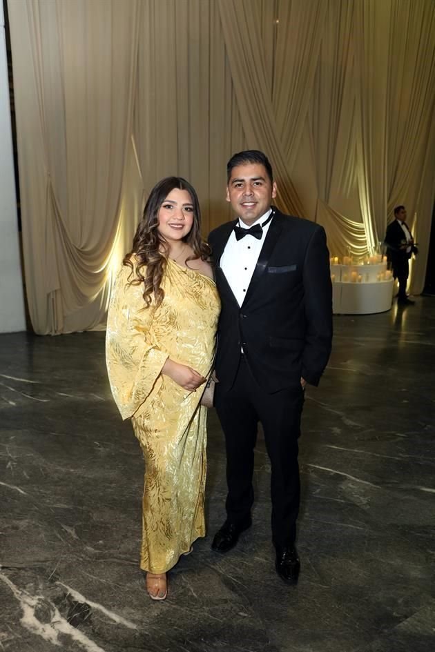 Liz Vázquez y Christian Carrizales