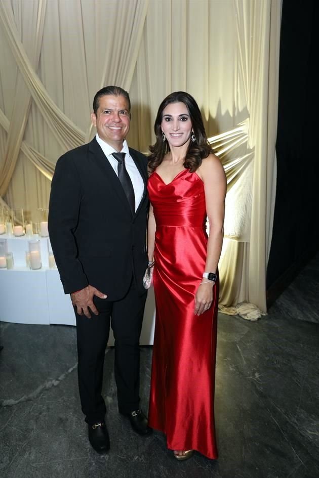 Baldomero Elizondo y Yuliana Flores