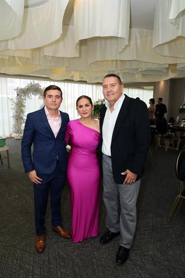 Adrián Peña, Julia Pérez y Jesús Peña