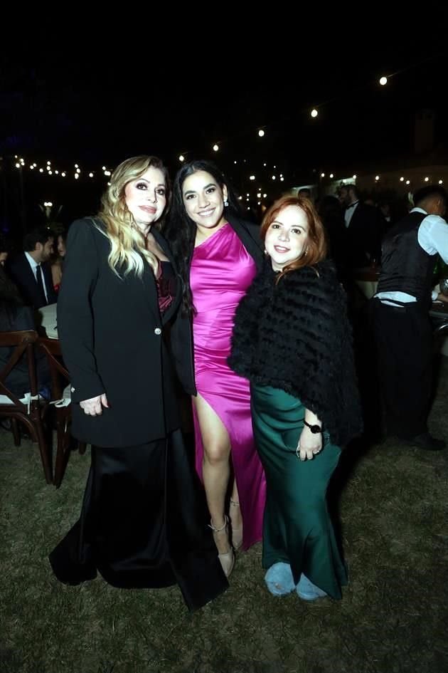 Michel Martínez, Melva Rocha y Gabriela Leyva