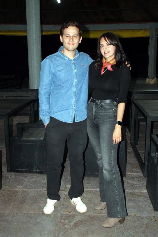 Mario Laureano y Krizia Saldívar