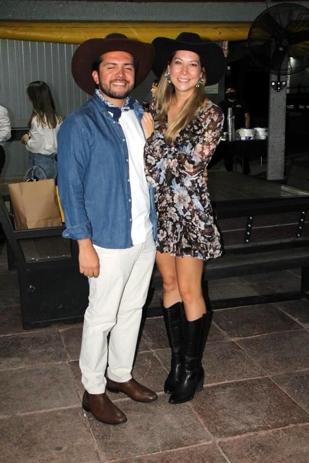 Antonio Paz y Melany Garza