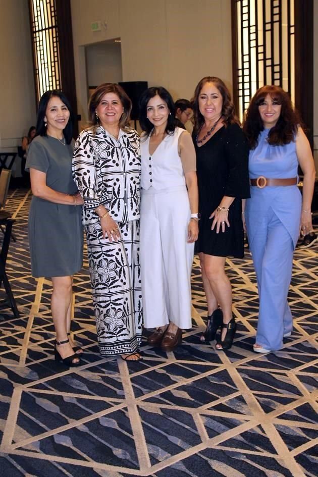 Carolina Takata, Pupis Galarza, Mary Perea, Sandra Aguirre y Norma Cantú