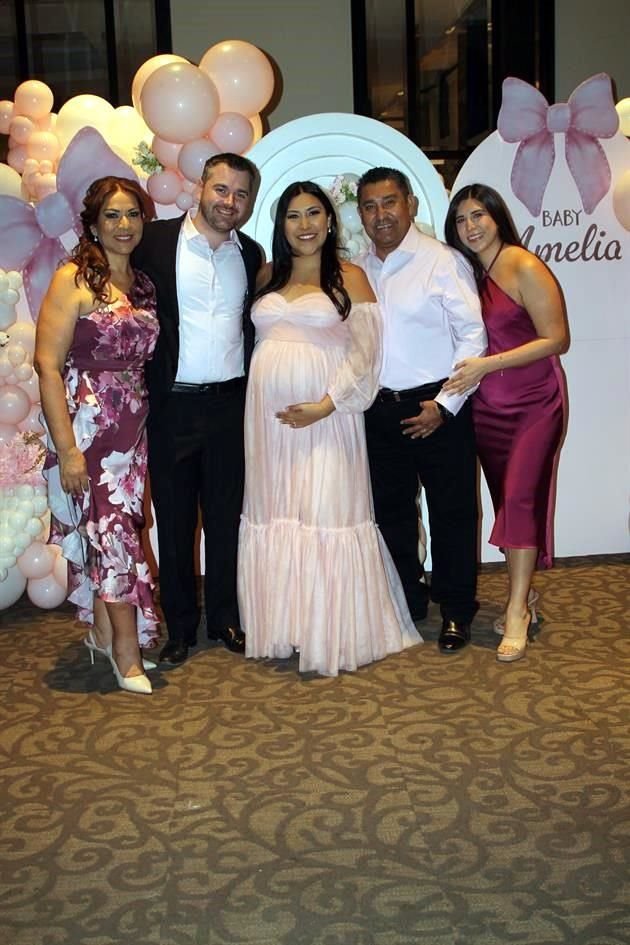 Francis Flores, Henri Lebesque, Lizeth Aguilera Flores, Delfino Aguilera y Carolina Aguilera