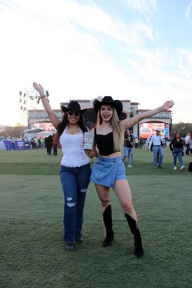 Roxana Sánchez y Vannya Ortiz 