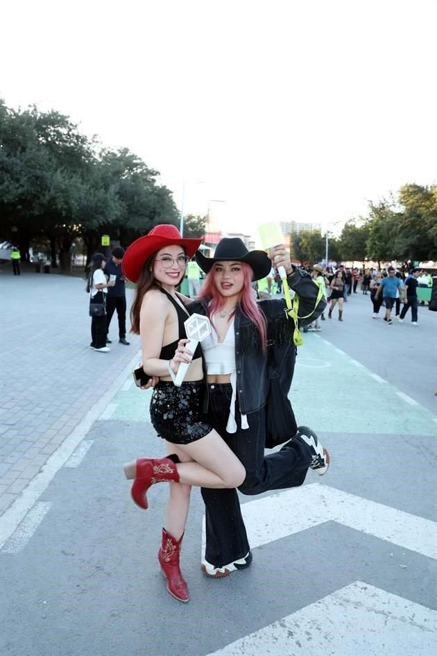 Danna Paola Gloss y Karla Valdez