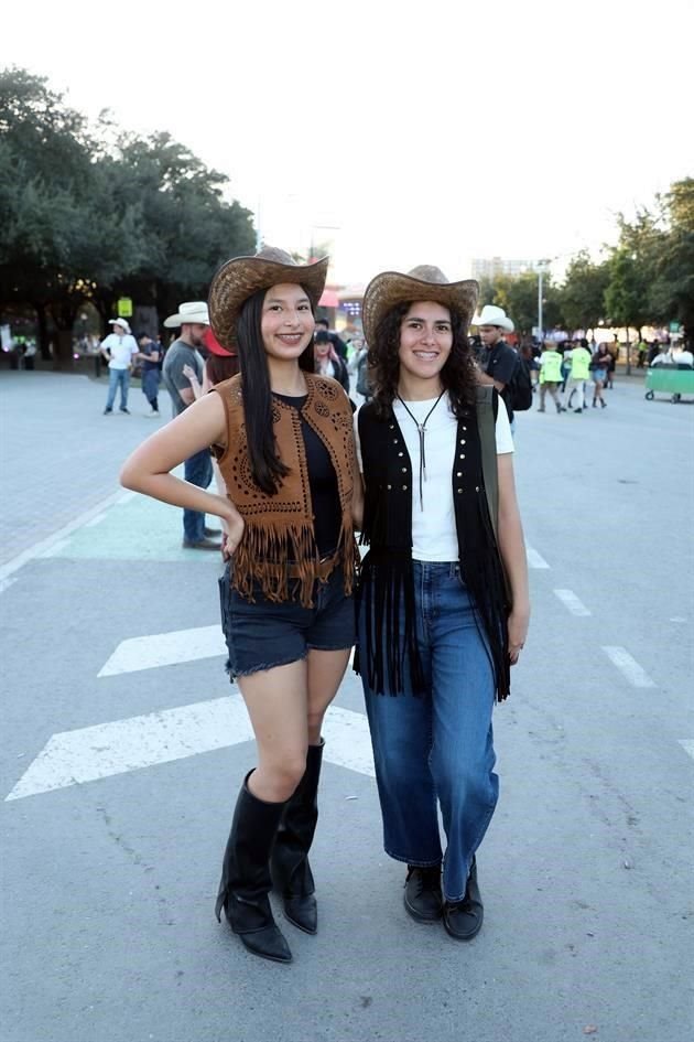 Isabella Montemayor y Evelyn Montemayor 