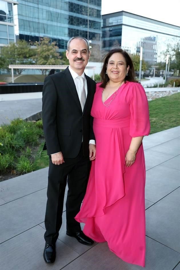 Víctor Flores y Martha Álvarez