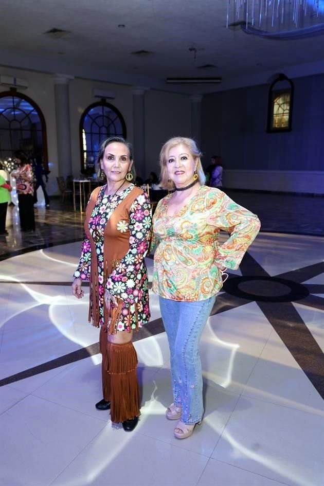 Nora Olguín y Mary Blanco