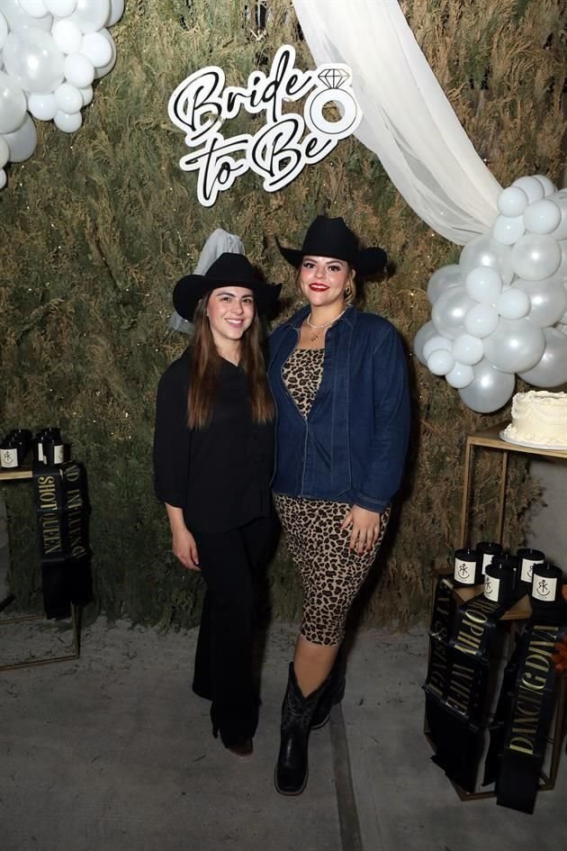 Karina Villarreal y Bárbara Medina