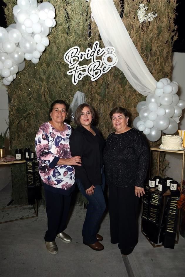 Elodia Villarreal, Irene Gara y Elena Villarreal