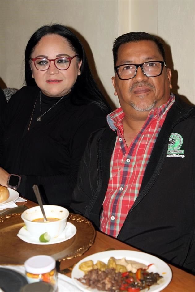 Gabriela Benzor y Enrique Sandoval