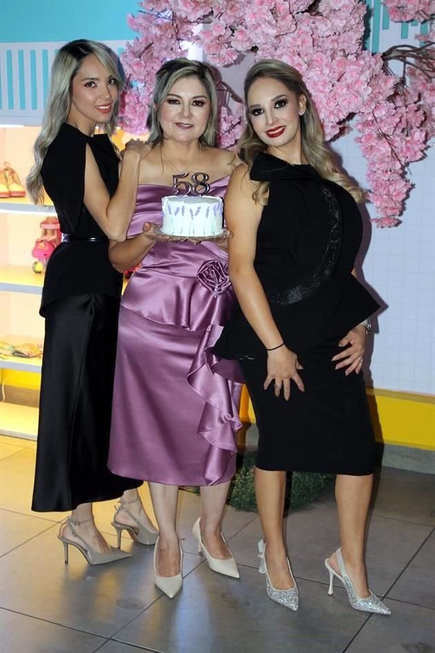 Cristina Villarreal, Virginia Cárdenas de Villarreal y Maye Villarreal de Garza