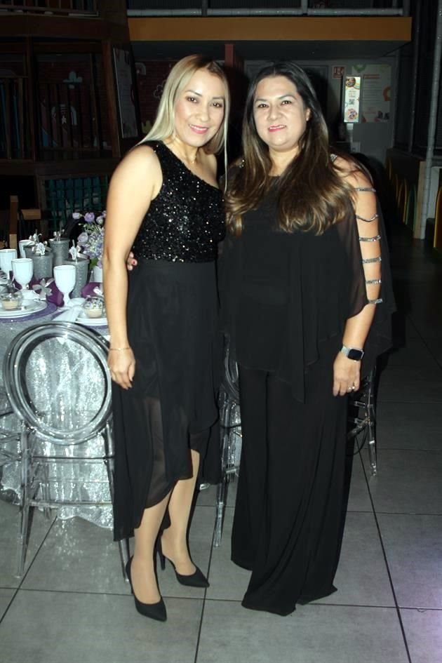 Martha Sustaita y Elizabeth Garza