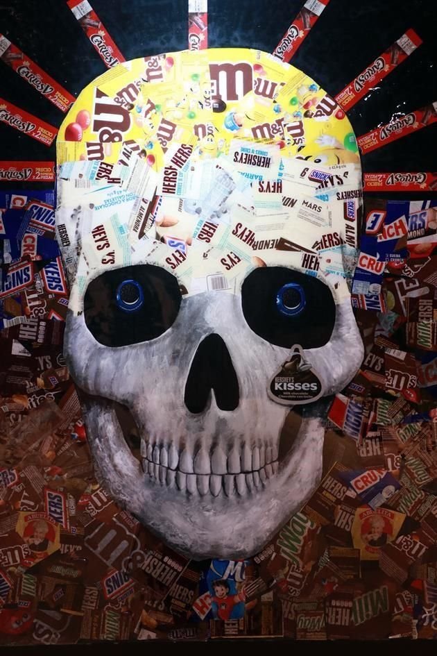 AUTOR: Adrián Edgar
TÍTULO: Choco
TÉCNICA:Envolturas sobre acrílico