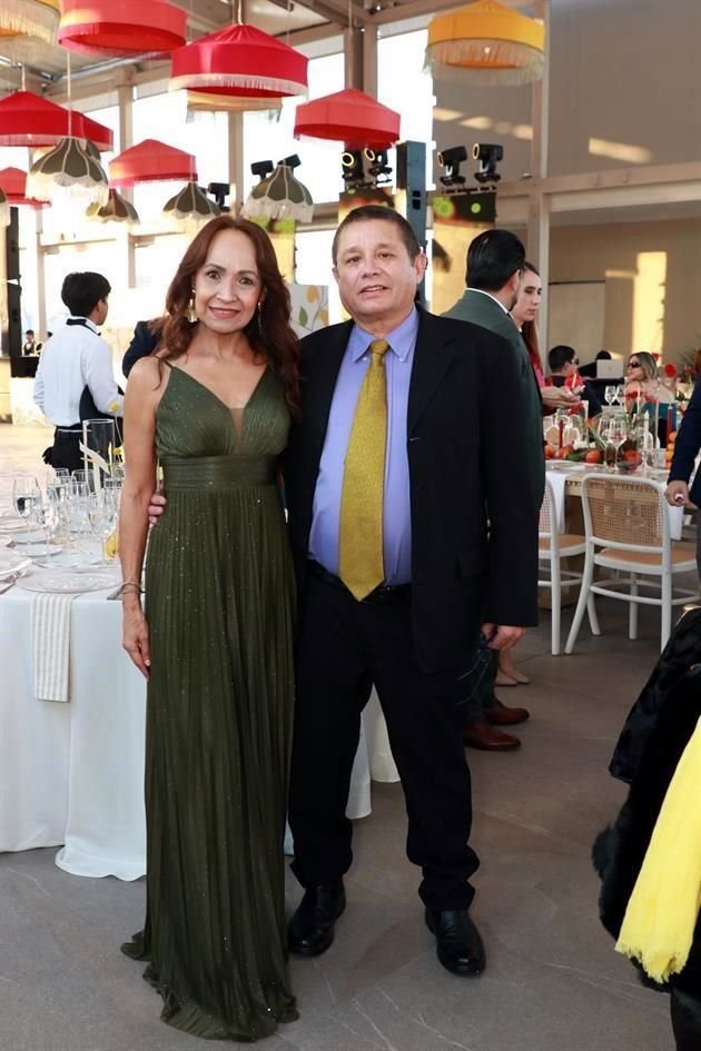 Ludy Pérez de Schiaffino y Sergio Schiaffino Peña